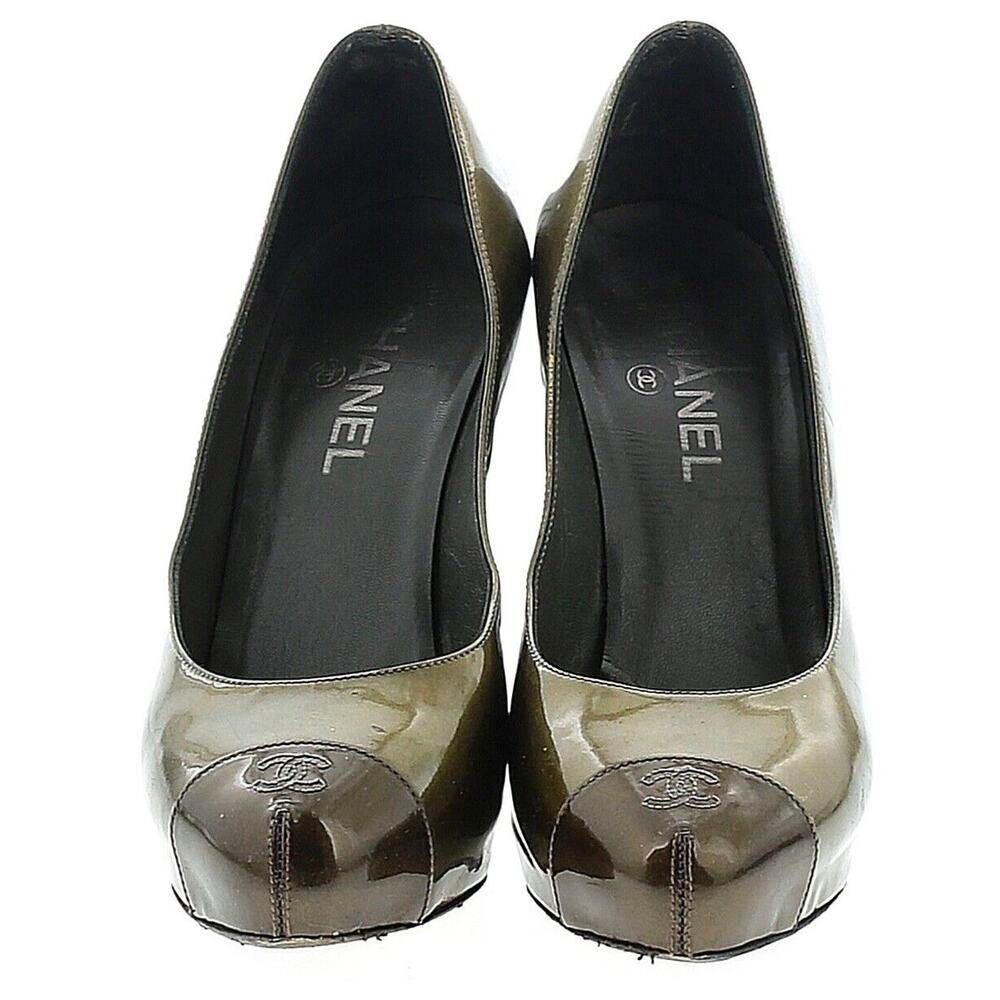Authentic CHANEL Green Black Patent Leather Stiletto Shoes CC Logo Size EU 39.5